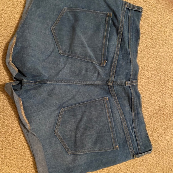 Shorts - Picture 3 of 3